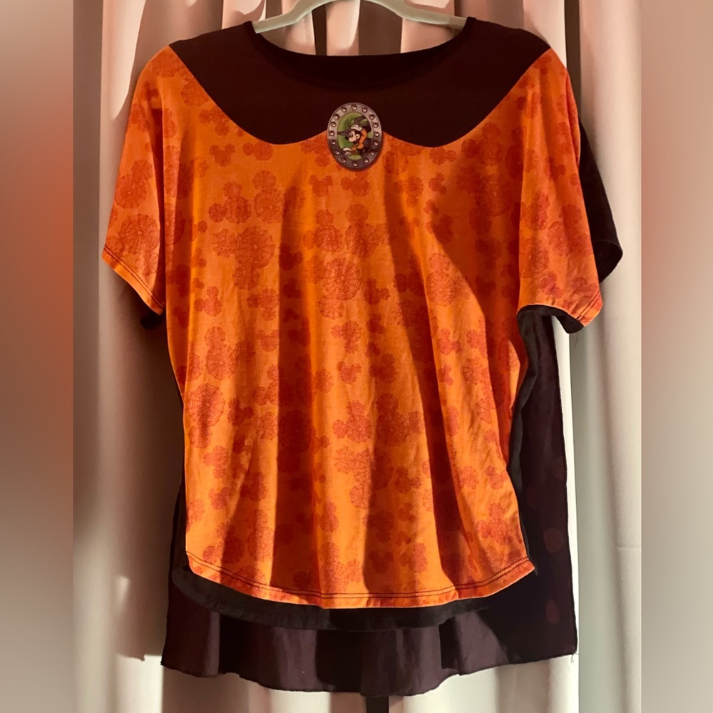 Disney Parks Minnie Mouse Halloween Witch T shirt Polka Dot Cape Adult Sz Small